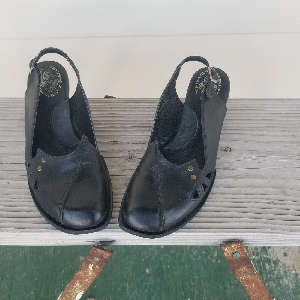 Fluevog Amity Freedom kitten heels size 9